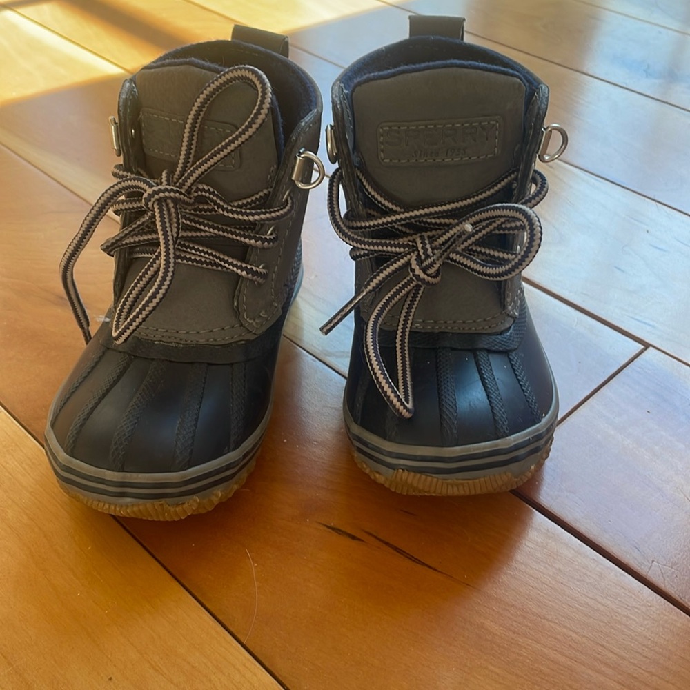 Sperry bowline boot size 7